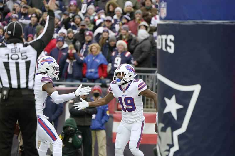 Patriots out-run Bills in 14-10 win in blustery conditions