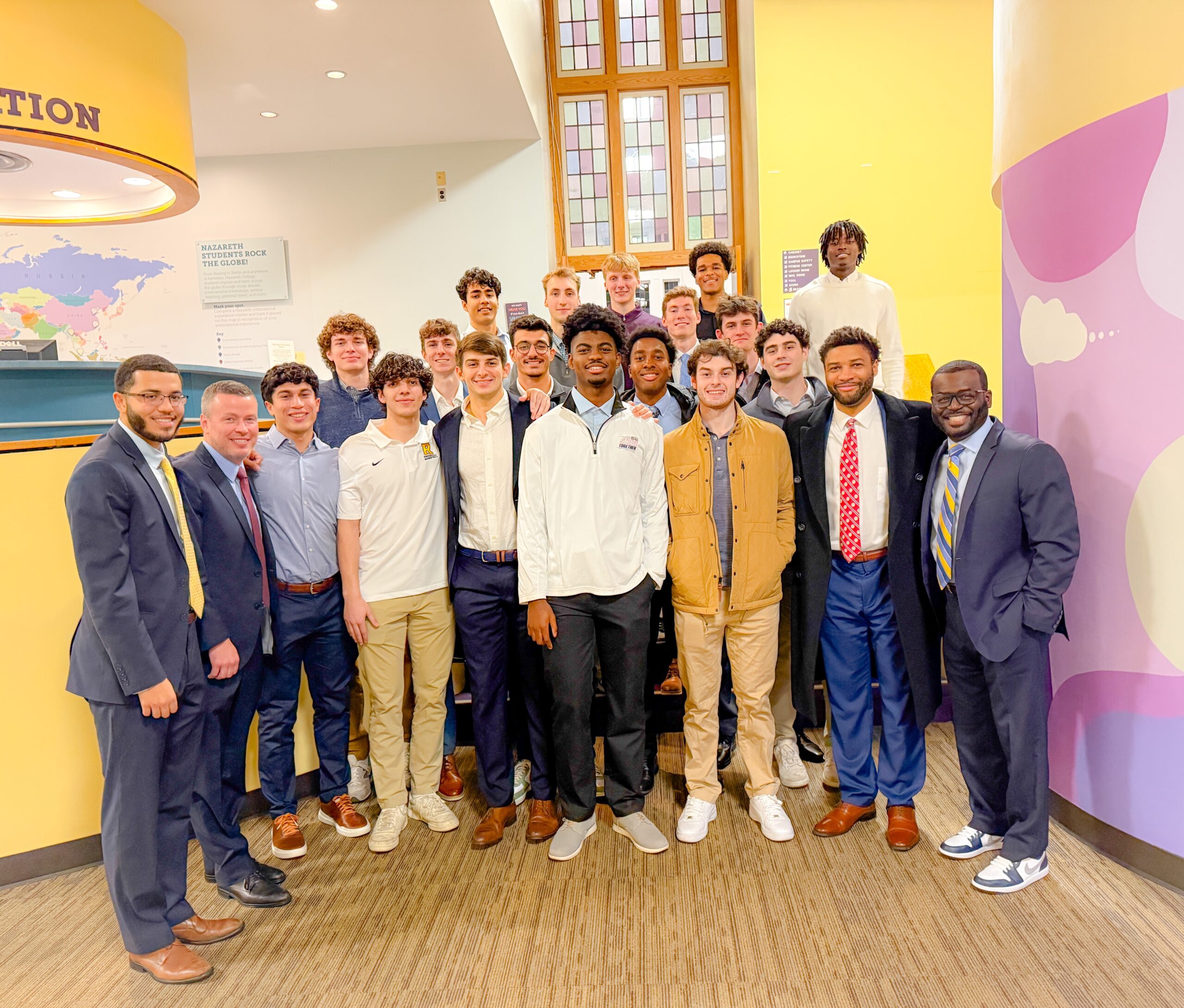 U of R 2024-25 men's basketball team at 2024 Crosstown Shootout banque