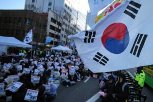 South Korean Investigators Request That Impeached President Appear For ...